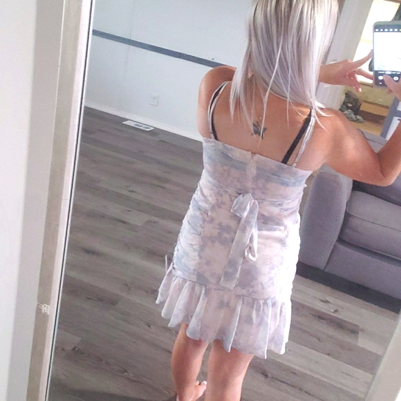 Dress - Picture 3 of 4